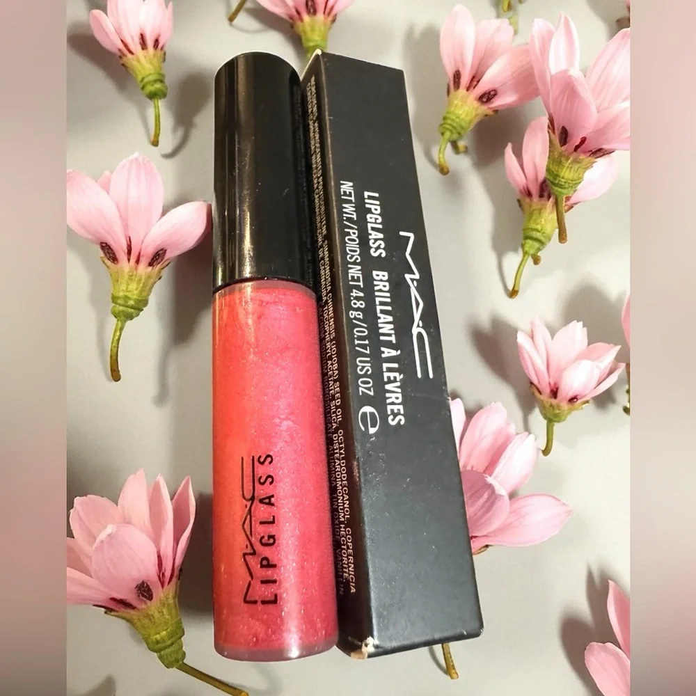 MAC STRAWBERRY BLONDE LIPGLASS. LIMITED EDITION. NEW IN BOX.